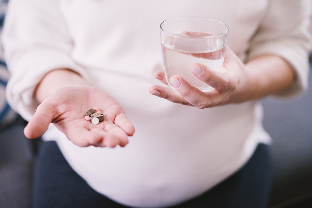 妊娠がわかったら葉酸サプリを摂取するべき？【栄養士監修】｜ゲンナイ製薬プレミン